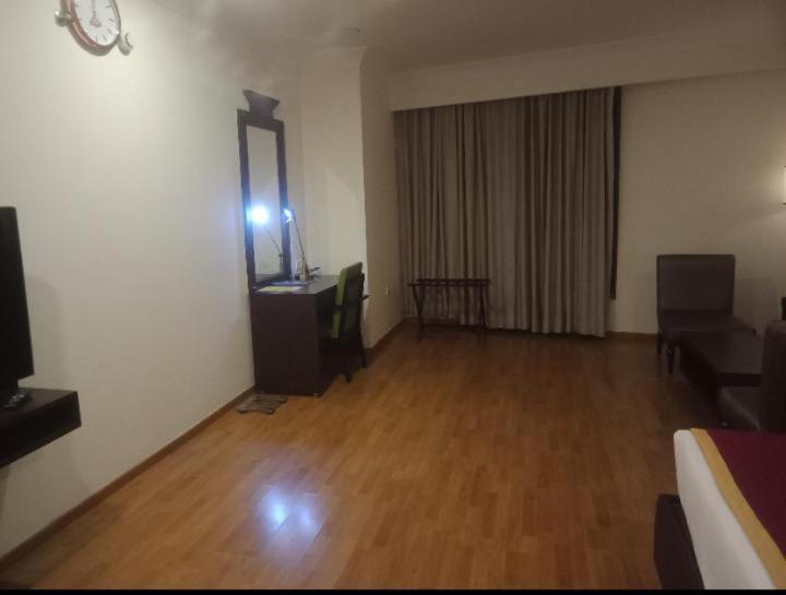 היידראבד Blossom Rooms Hotel Vashishtha - Free Lunch Or Dinner- Free Breakfast מראה חיצוני תמונה