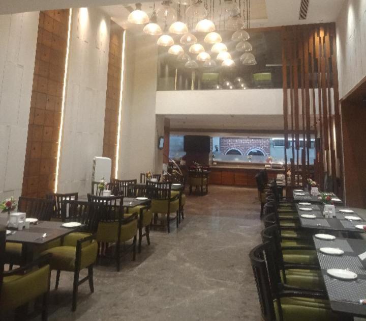 היידראבד Blossom Rooms Hotel Vashishtha - Free Lunch Or Dinner- Free Breakfast מראה חיצוני תמונה