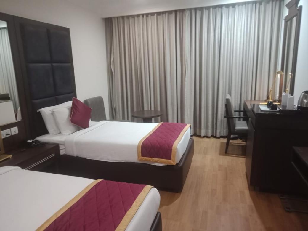 היידראבד Blossom Rooms Hotel Vashishtha - Free Lunch Or Dinner- Free Breakfast מראה חיצוני תמונה