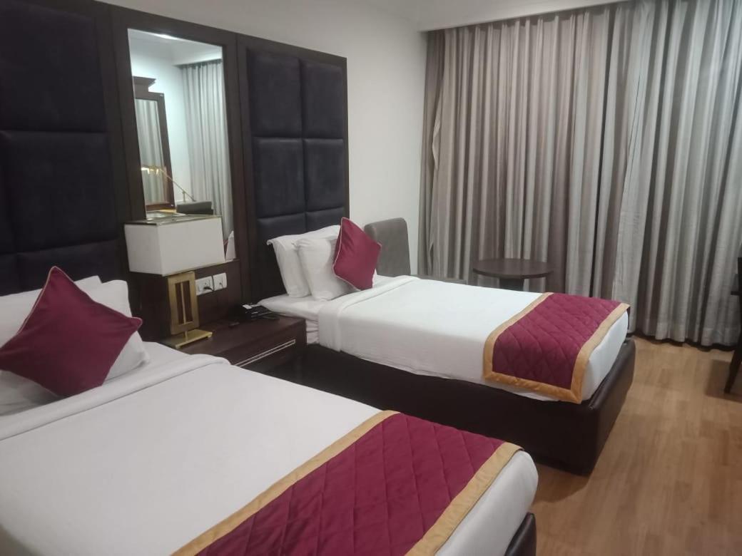 היידראבד Blossom Rooms Hotel Vashishtha - Free Lunch Or Dinner- Free Breakfast מראה חיצוני תמונה