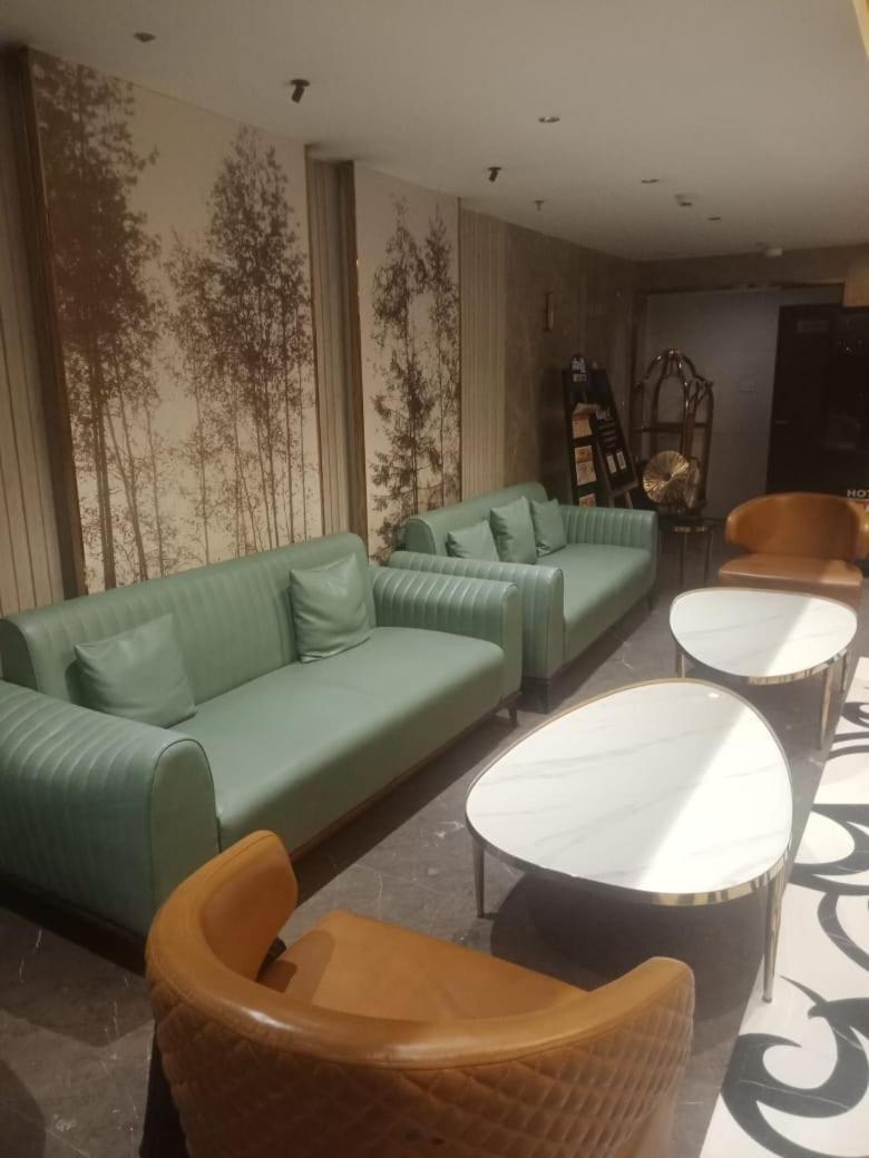 היידראבד Blossom Rooms Hotel Vashishtha - Free Lunch Or Dinner- Free Breakfast מראה חיצוני תמונה