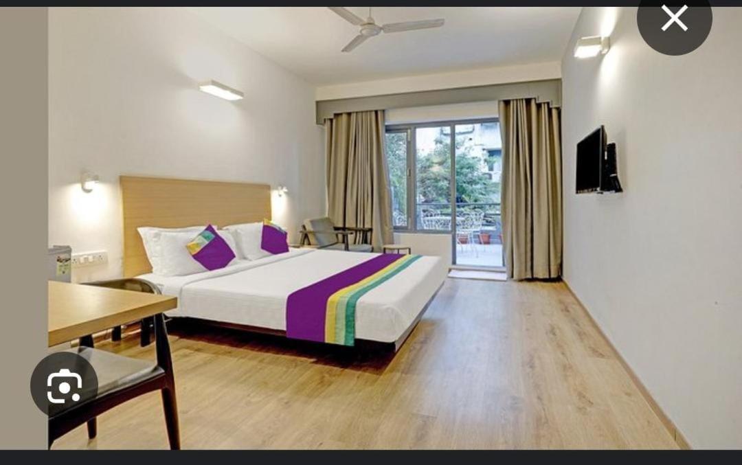היידראבד Blossom Rooms Hotel Vashishtha - Free Lunch Or Dinner- Free Breakfast מראה חיצוני תמונה