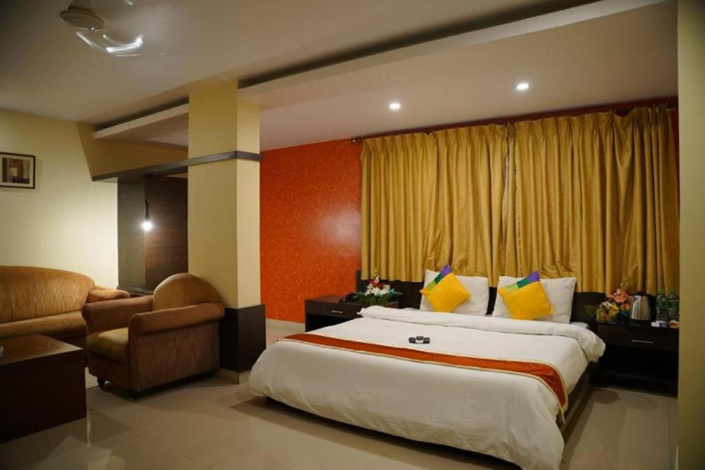 היידראבד Blossom Rooms Hotel Vashishtha - Free Lunch Or Dinner- Free Breakfast מראה חיצוני תמונה