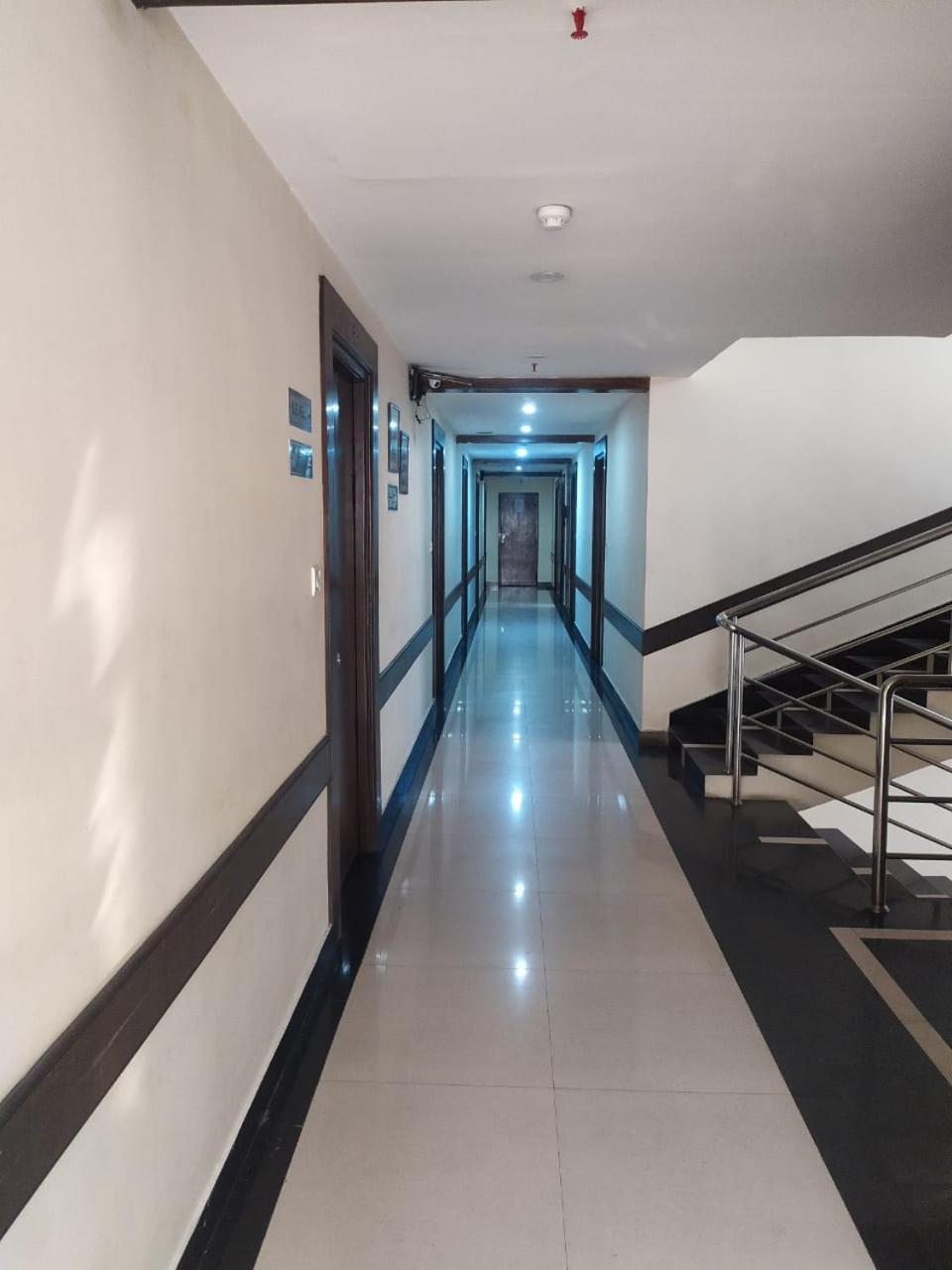 היידראבד Blossom Rooms Hotel Vashishtha - Free Lunch Or Dinner- Free Breakfast מראה חיצוני תמונה