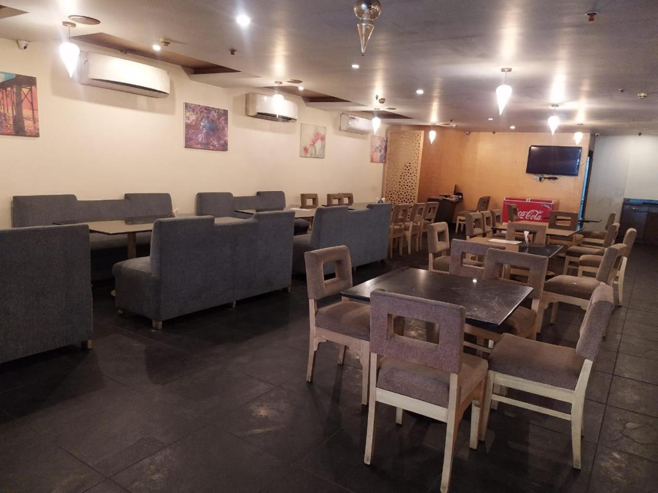 היידראבד Blossom Rooms Hotel Vashishtha - Free Lunch Or Dinner- Free Breakfast מראה חיצוני תמונה
