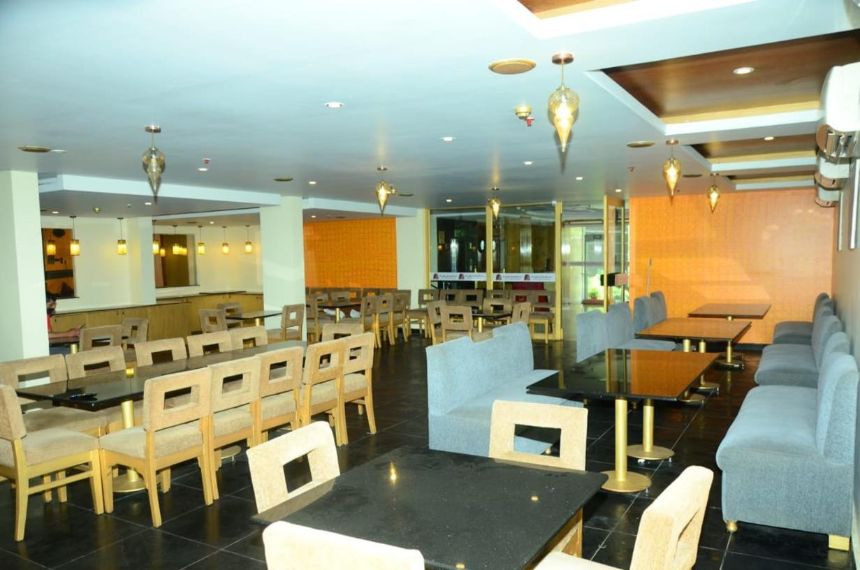 היידראבד Blossom Rooms Hotel Vashishtha - Free Lunch Or Dinner- Free Breakfast מראה חיצוני תמונה