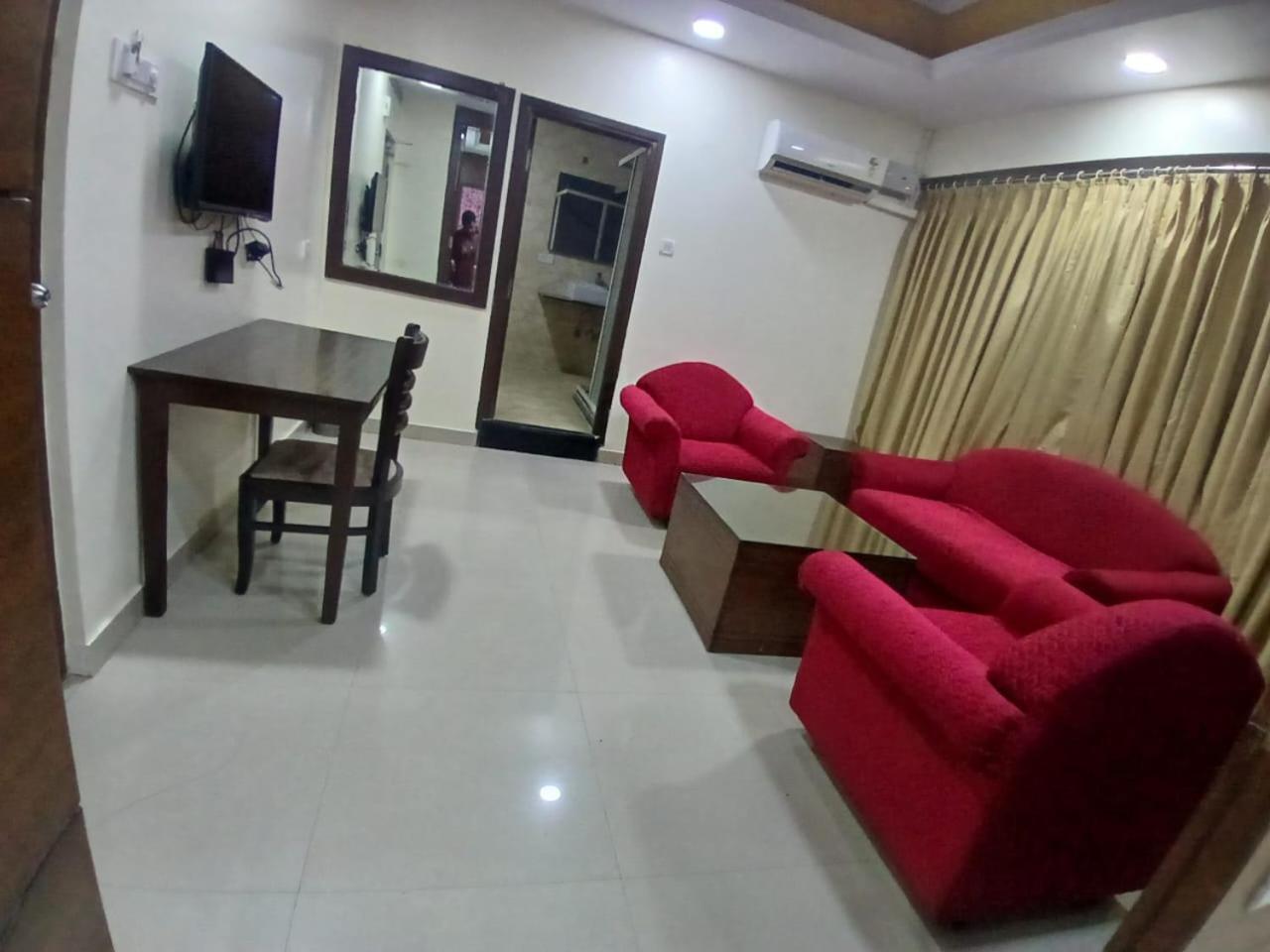 היידראבד Blossom Rooms Hotel Vashishtha - Free Lunch Or Dinner- Free Breakfast מראה חיצוני תמונה