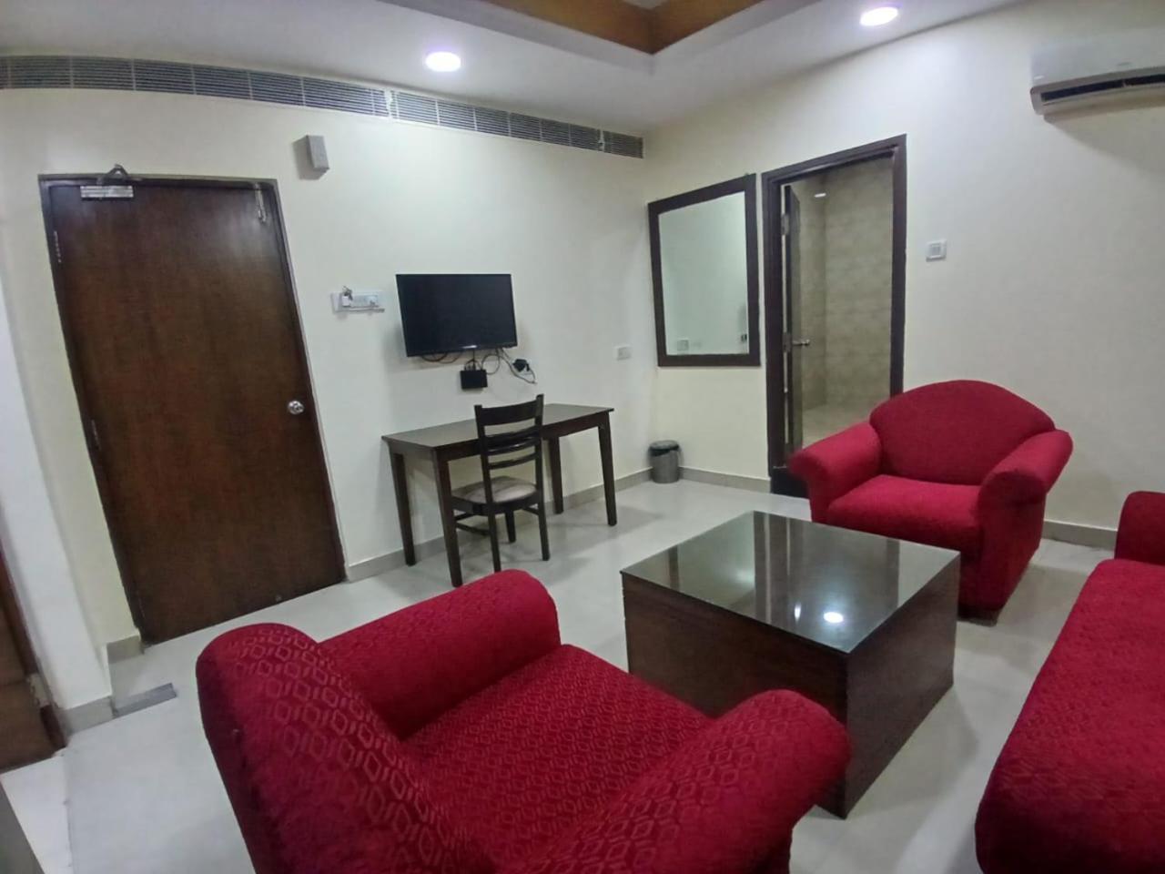 היידראבד Blossom Rooms Hotel Vashishtha - Free Lunch Or Dinner- Free Breakfast מראה חיצוני תמונה